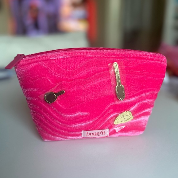 Velvet Makeup Bag 💖 - Picture 4 of 11